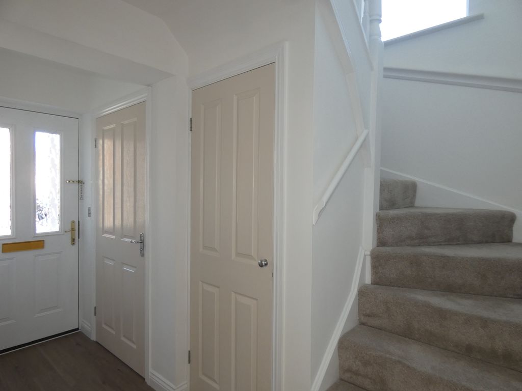 Entrance Hallway- click for photo gallery
